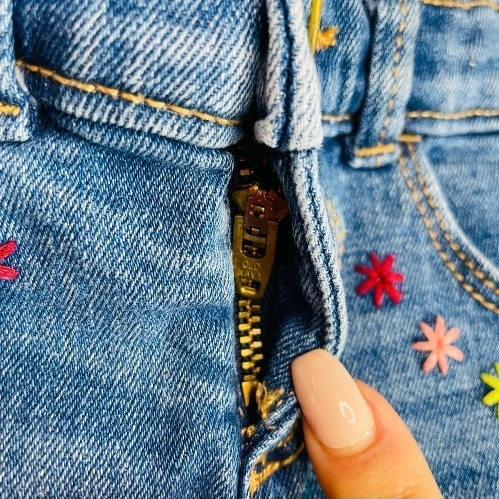 𝅺old Navy Cutoff Jean Shorts with Flower Embroidery
